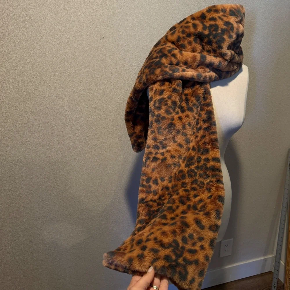 Aerie Leopard Print Faux Fur Scarf Ultra Soft Cozy Warm Women‎ One Size